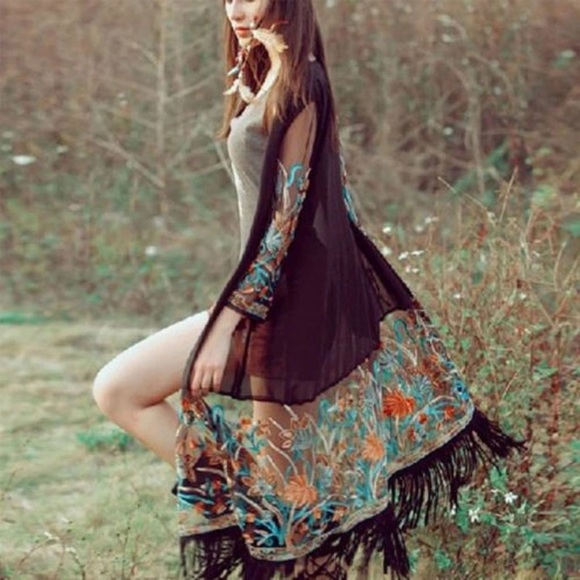 Accessories - Beautiful black embroidered kimono.